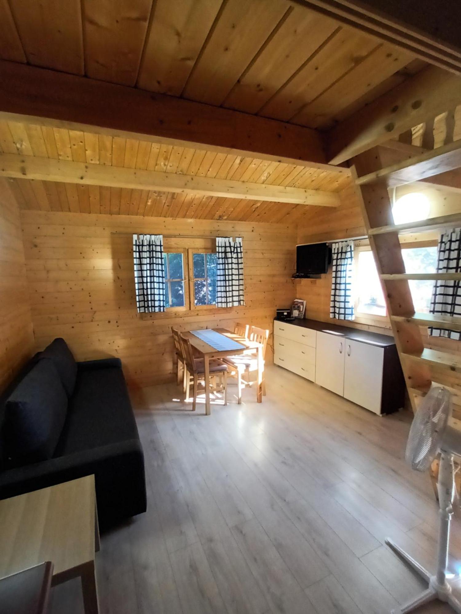 Zacisze Domki Letniskowe Karsibor Swinoujscie Luaran gambar